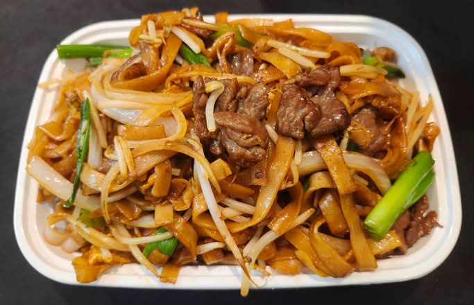 A56. Beef Stir-Fried Flat Rice Noodle (乾炒牛河)